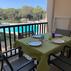 Appartement Studio Cabine Vu Sur Piscine, Saint-Raphaël